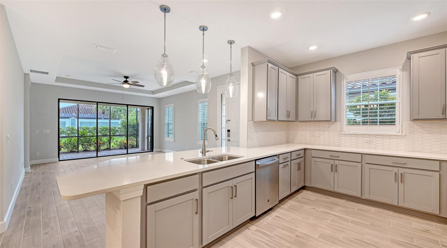 Bradenton, Florida 34203, 2 Bedroom Bedrooms, ,2 Bathroombathrooms,Residential,For Sale,Mesa,0,Mfra4702373
