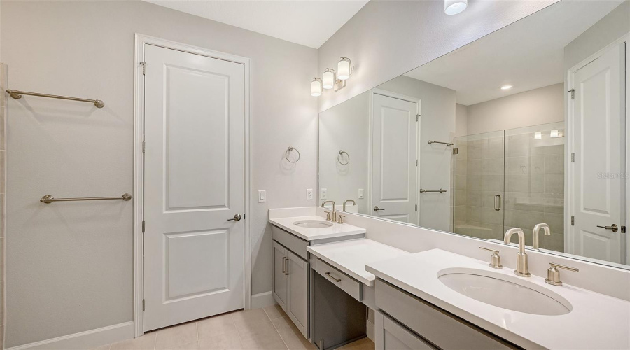 Bradenton, Florida 34203, 2 Bedroom Bedrooms, ,2 Bathroombathrooms,Residential,For Sale,Mesa,0,Mfra4702373