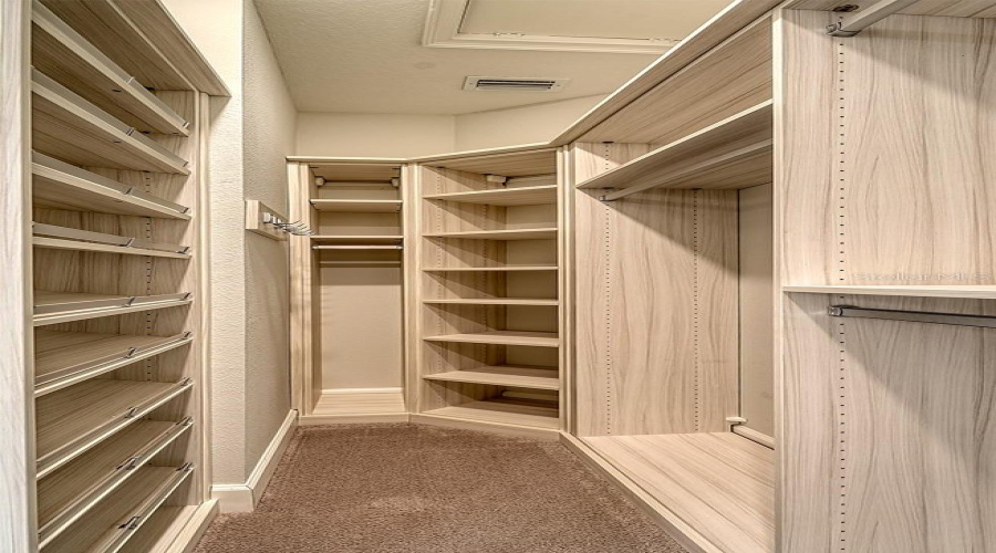 Bradenton, Florida 34203, 2 Bedroom Bedrooms, ,2 Bathroombathrooms,Residential,For Sale,Mesa,0,Mfra4702373