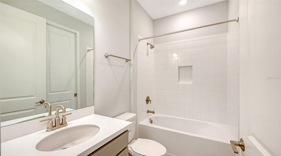 Bradenton, Florida 34203, 2 Bedroom Bedrooms, ,2 Bathroombathrooms,Residential,For Sale,Mesa,0,Mfra4702373