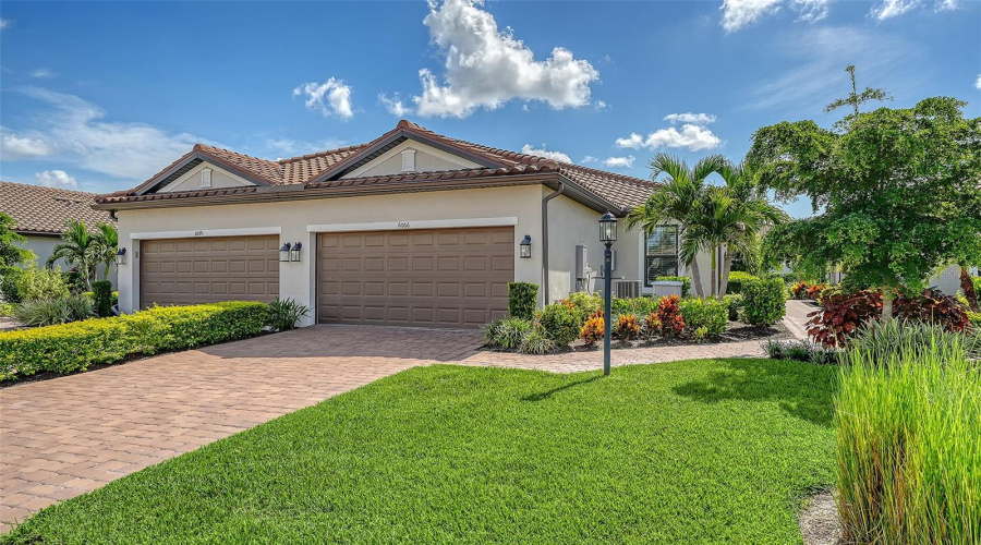 Bradenton, Florida 34203, 2 Bedroom Bedrooms, ,2 Bathroombathrooms,Residential,For Sale,Mesa,0,Mfra4702373