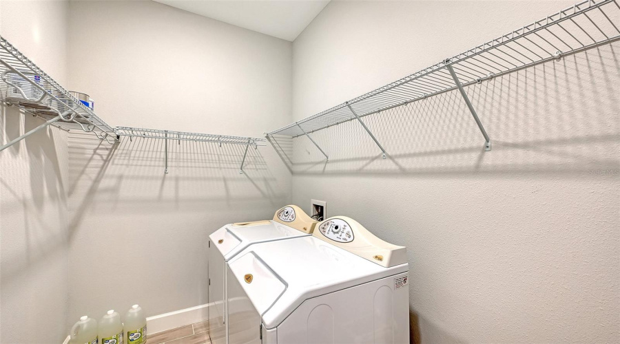 Bradenton, Florida 34203, 2 Bedroom Bedrooms, ,2 Bathroombathrooms,Residential,For Sale,Mesa,0,Mfra4702373