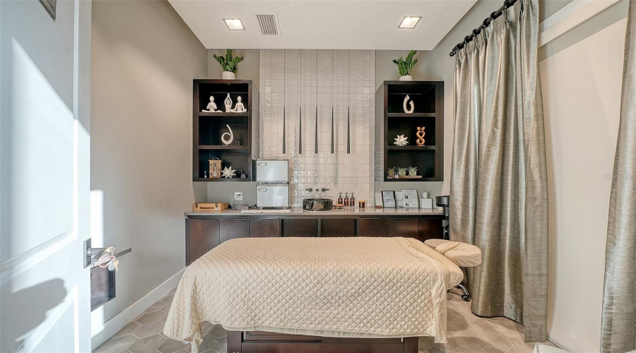 Bradenton, Florida 34203, 2 Bedroom Bedrooms, ,2 Bathroombathrooms,Residential,For Sale,Mesa,0,Mfra4702373