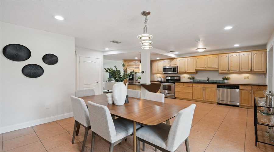 Maitland, Florida 32751, 2 Bedroom Bedrooms, ,3 Bathroombathrooms,Residential,For Sale,Gulfview,0,Mfro6429317