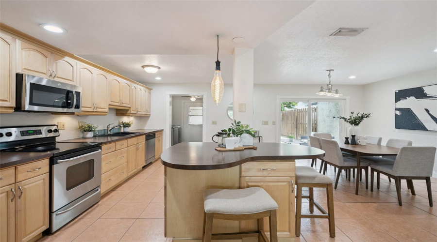 Maitland, Florida 32751, 2 Bedroom Bedrooms, ,3 Bathroombathrooms,Residential,For Sale,Gulfview,0,Mfro6429317