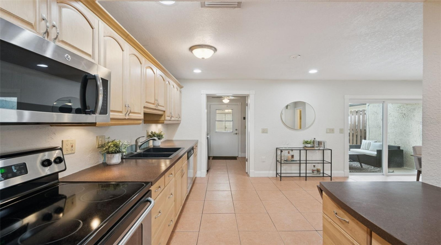 Maitland, Florida 32751, 2 Bedroom Bedrooms, ,3 Bathroombathrooms,Residential,For Sale,Gulfview,0,Mfro6429317