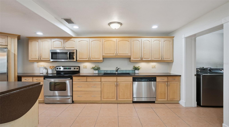 Maitland, Florida 32751, 2 Bedroom Bedrooms, ,3 Bathroombathrooms,Residential,For Sale,Gulfview,0,Mfro6429317