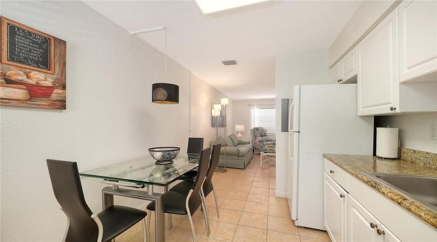 Sarasota, Florida 34239, 2 Bedroom Bedrooms, ,1 Bathroombathrooms,Residential,For Sale,Hillview,0,Mfra4701452