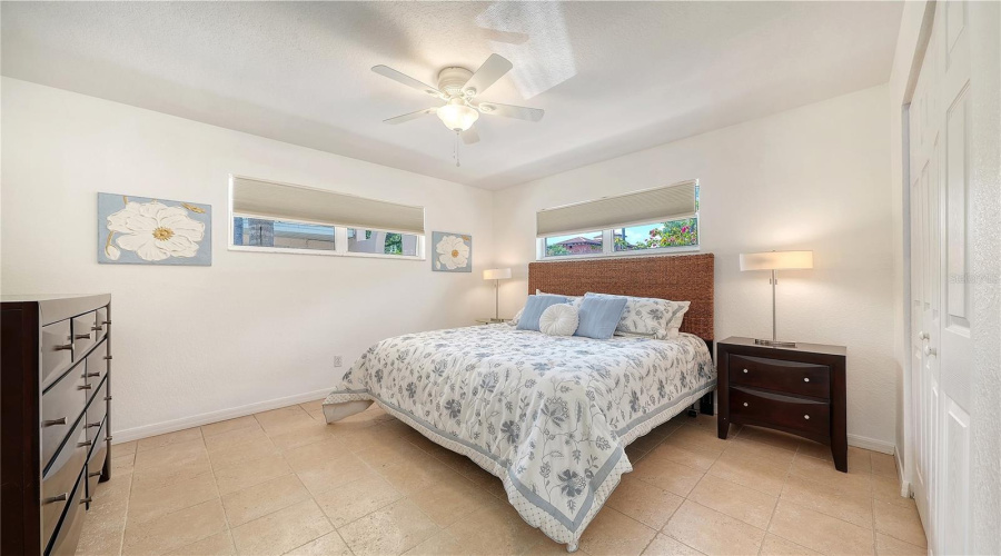 Sarasota, Florida 34239, 2 Bedroom Bedrooms, ,1 Bathroombathrooms,Residential,For Sale,Hillview,0,Mfra4701452