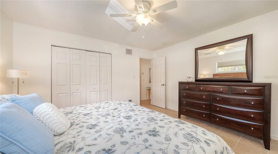 Sarasota, Florida 34239, 2 Bedroom Bedrooms, ,1 Bathroombathrooms,Residential,For Sale,Hillview,0,Mfra4701452