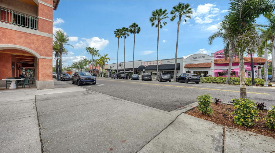 Sarasota, Florida 34239, 2 Bedroom Bedrooms, ,1 Bathroombathrooms,Residential,For Sale,Hillview,0,Mfra4701452