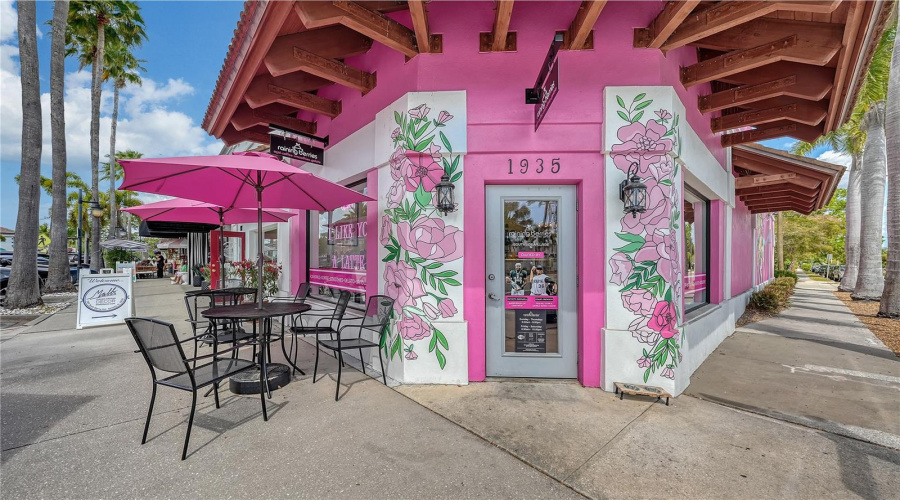 Sarasota, Florida 34239, 2 Bedroom Bedrooms, ,1 Bathroombathrooms,Residential,For Sale,Hillview,0,Mfra4701452