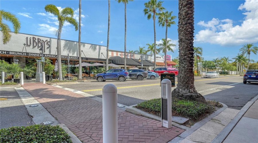 Sarasota, Florida 34239, 2 Bedroom Bedrooms, ,1 Bathroombathrooms,Residential,For Sale,Hillview,0,Mfra4701452
