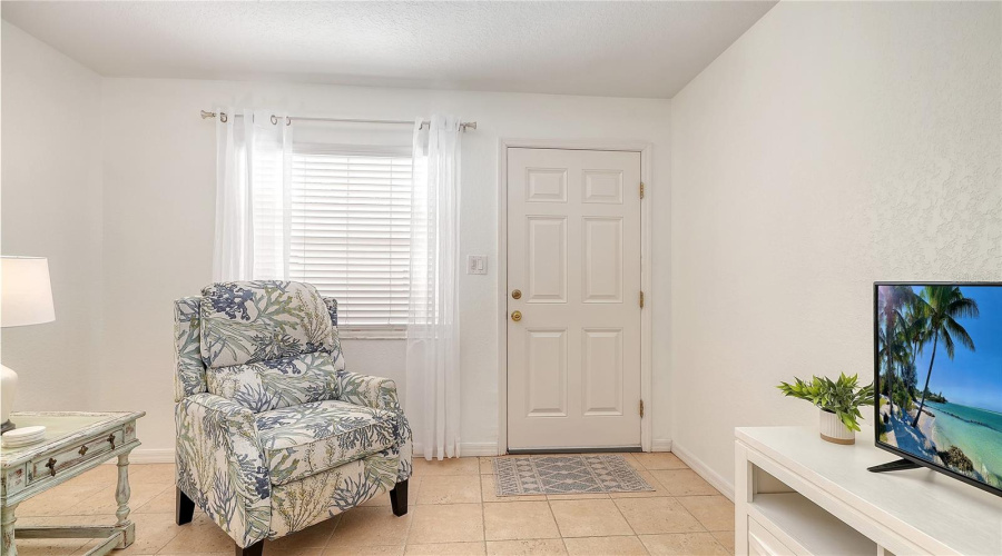 Sarasota, Florida 34239, 2 Bedroom Bedrooms, ,1 Bathroombathrooms,Residential,For Sale,Hillview,0,Mfra4701452