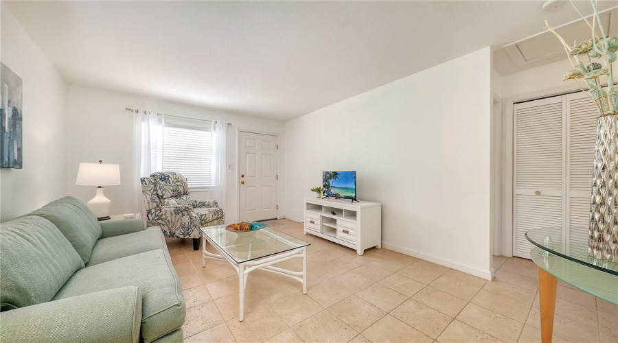Sarasota, Florida 34239, 2 Bedroom Bedrooms, ,1 Bathroombathrooms,Residential,For Sale,Hillview,0,Mfra4701452
