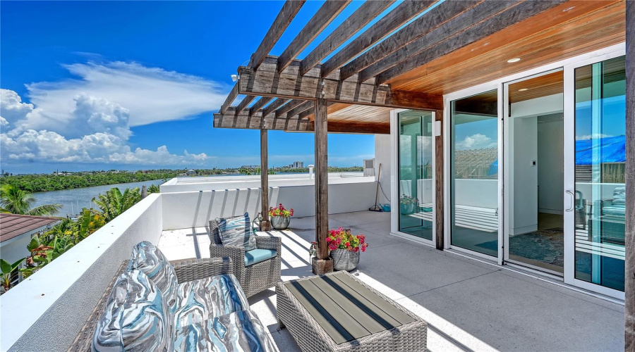 Sarasota, Florida 34236, 4 Bedroom Bedrooms, ,5 Bathroombathrooms,Residential,For Sale,Morningside,0,Mfra4698159