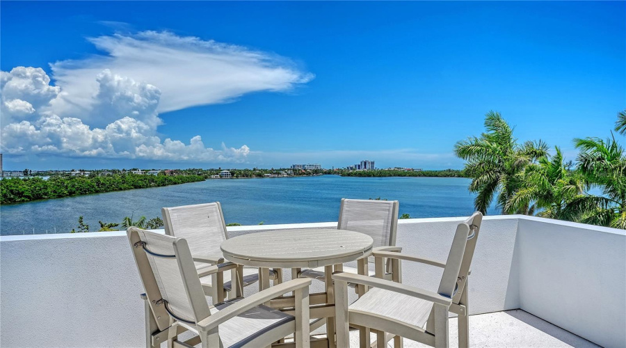 Sarasota, Florida 34236, 4 Bedroom Bedrooms, ,5 Bathroombathrooms,Residential,For Sale,Morningside,0,Mfra4698159