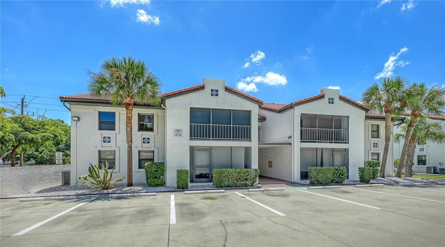Sarasota, Florida 34236, 2 Bedroom Bedrooms, ,2 Bathroombathrooms,Residential,For Sale,Orange,0,Mfra4701634