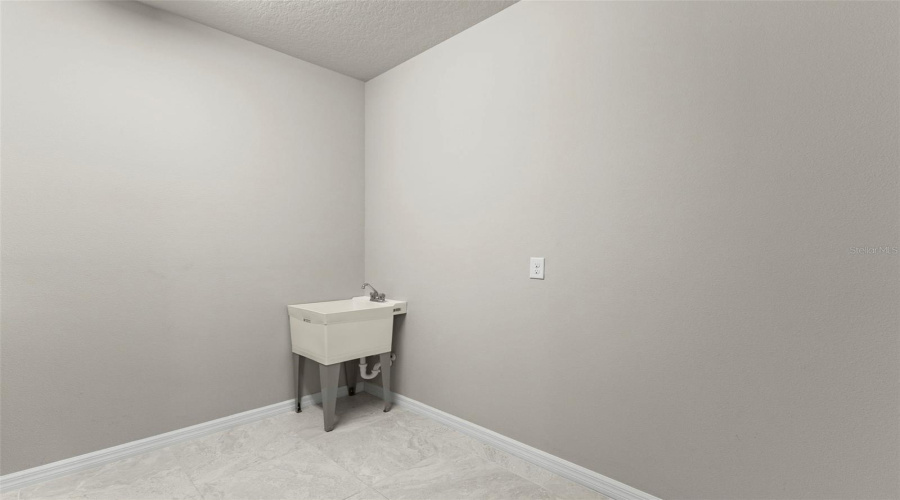 Lutz, Florida 33558, 4 Bedroom Bedrooms, ,2 Bathroombathrooms,Residential,For Sale,Birchwood Groves,0,Mfro6427663
