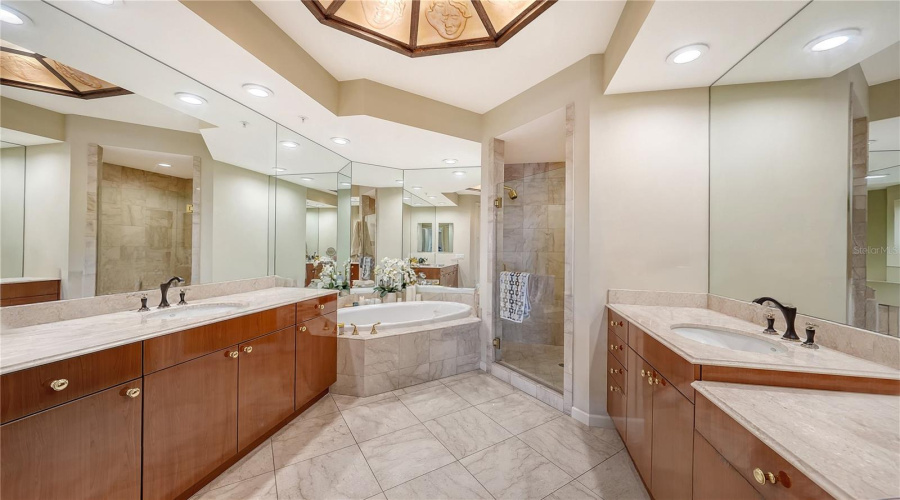 Sarasota, Florida 34236, 3 Bedroom Bedrooms, ,3 Bathroombathrooms,Residential,For Sale,Watergate,0,Mfra4685943