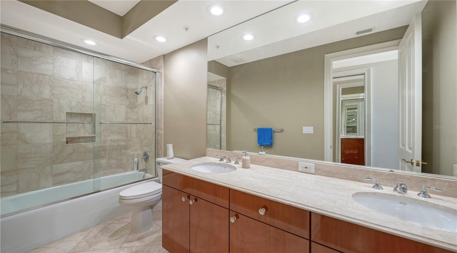 Sarasota, Florida 34236, 3 Bedroom Bedrooms, ,3 Bathroombathrooms,Residential,For Sale,Watergate,0,Mfra4685943
