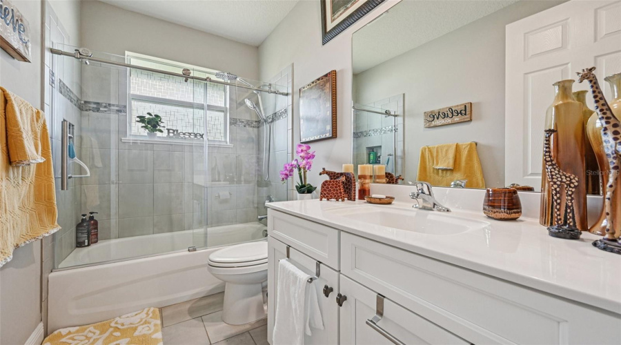 Vero Beach, Florida 32966, 3 Bedroom Bedrooms, ,2 Bathroombathrooms,Residential,For Sale,Oak Hollow,0,Mfro6406658