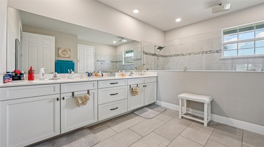 Vero Beach, Florida 32966, 3 Bedroom Bedrooms, ,2 Bathroombathrooms,Residential,For Sale,Oak Hollow,0,Mfro6406658