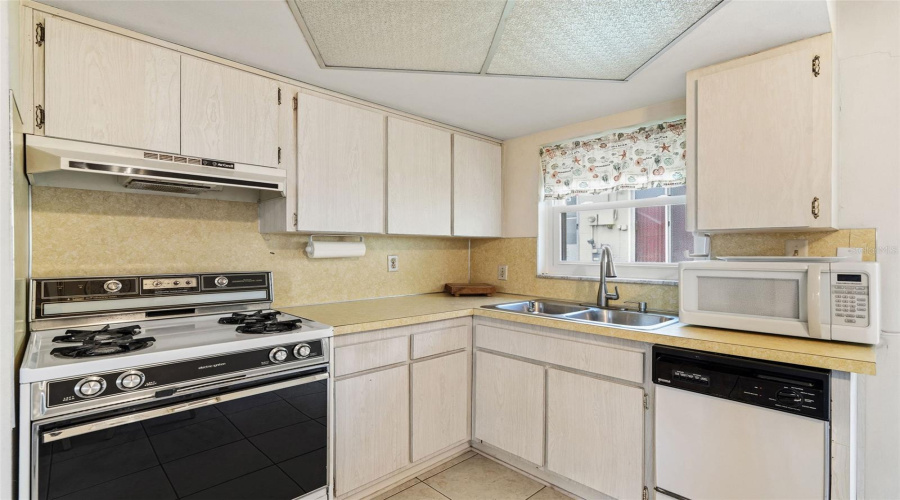 Seminole, Florida 33772, 1 Bedroom Bedrooms, ,1 Bathroombathrooms,Residential,For Sale,Park,0,Mfrtb8490558