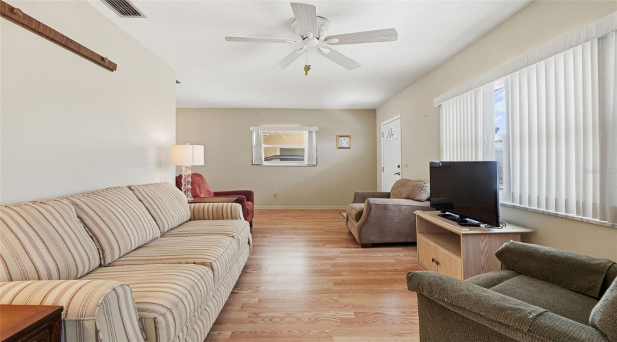 Seminole, Florida 33772, 1 Bedroom Bedrooms, ,1 Bathroombathrooms,Residential,For Sale,Park,0,Mfrtb8490558