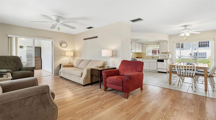 Seminole, Florida 33772, 1 Bedroom Bedrooms, ,1 Bathroombathrooms,Residential,For Sale,Park,0,Mfrtb8490558