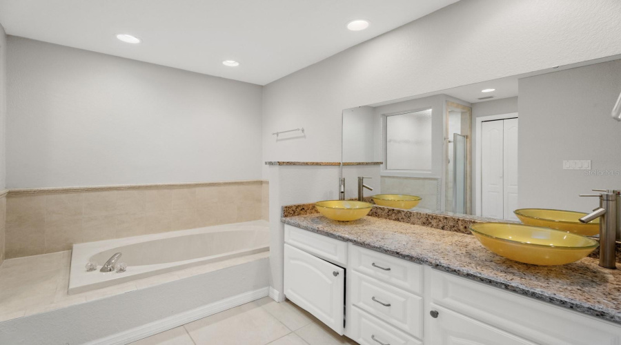 Orlando, Florida 32819, 4 Bedroom Bedrooms, ,3 Bathroombathrooms,Residential,For Sale,Pinemount,0,Mfro6428324