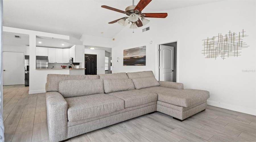 Tampa, Florida 33624, 3 Bedroom Bedrooms, ,2 Bathroombathrooms,Residential,For Sale,Trowbridge,0,Mfrtb8529176