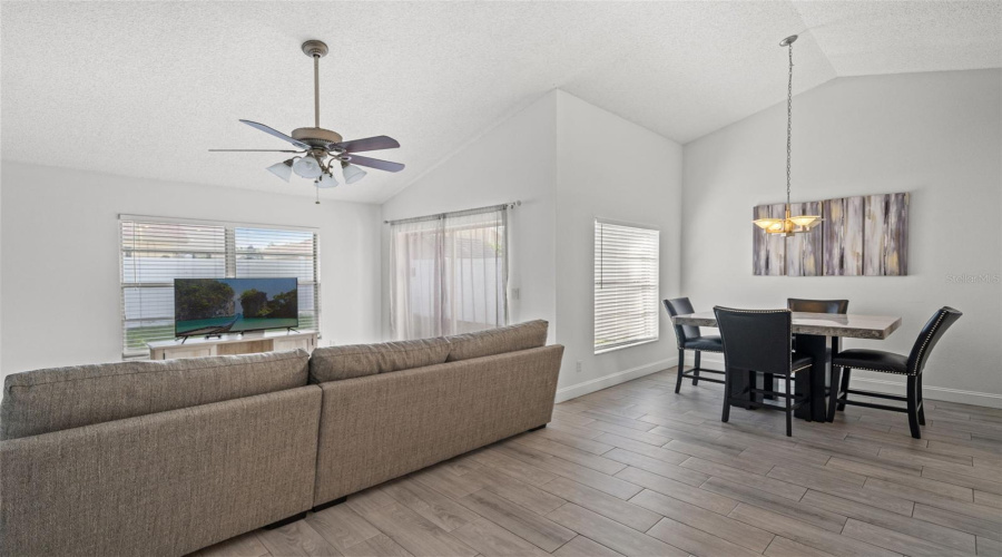 Tampa, Florida 33624, 3 Bedroom Bedrooms, ,2 Bathroombathrooms,Residential,For Sale,Trowbridge,0,Mfrtb8529176