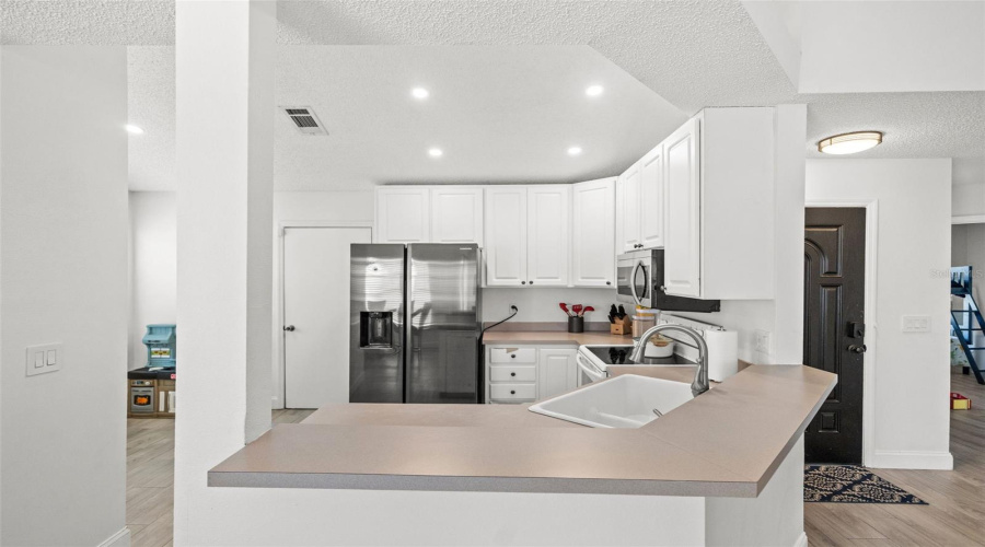Tampa, Florida 33624, 3 Bedroom Bedrooms, ,2 Bathroombathrooms,Residential,For Sale,Trowbridge,0,Mfrtb8529176