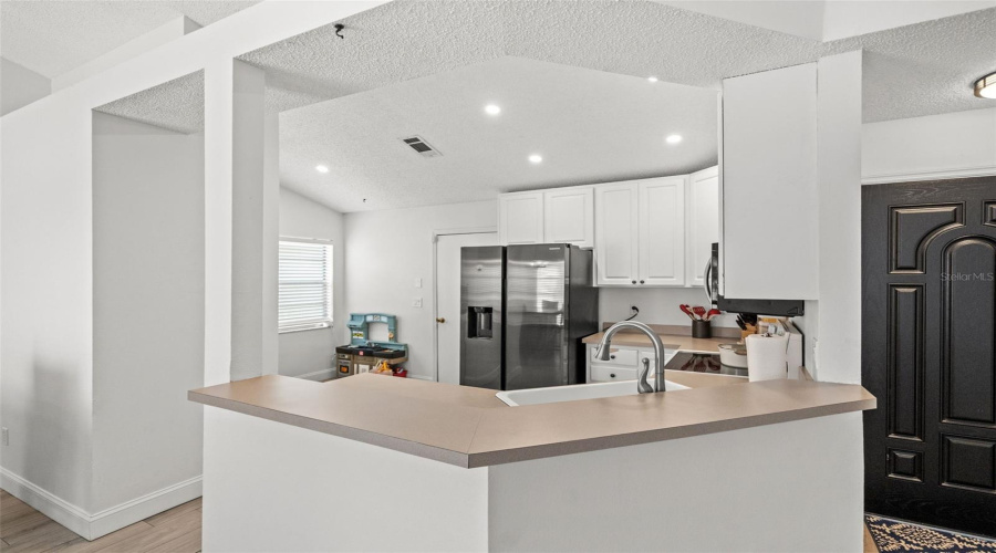 Tampa, Florida 33624, 3 Bedroom Bedrooms, ,2 Bathroombathrooms,Residential,For Sale,Trowbridge,0,Mfrtb8529176