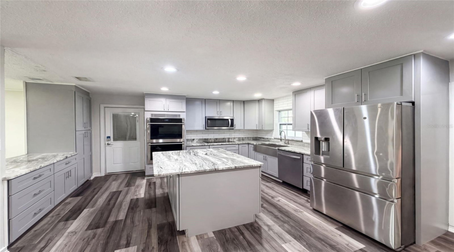 Lakeland, Florida 33801, 3 Bedroom Bedrooms, ,2 Bathroombathrooms,Residential,For Sale,Lori,0,Mfro6423651