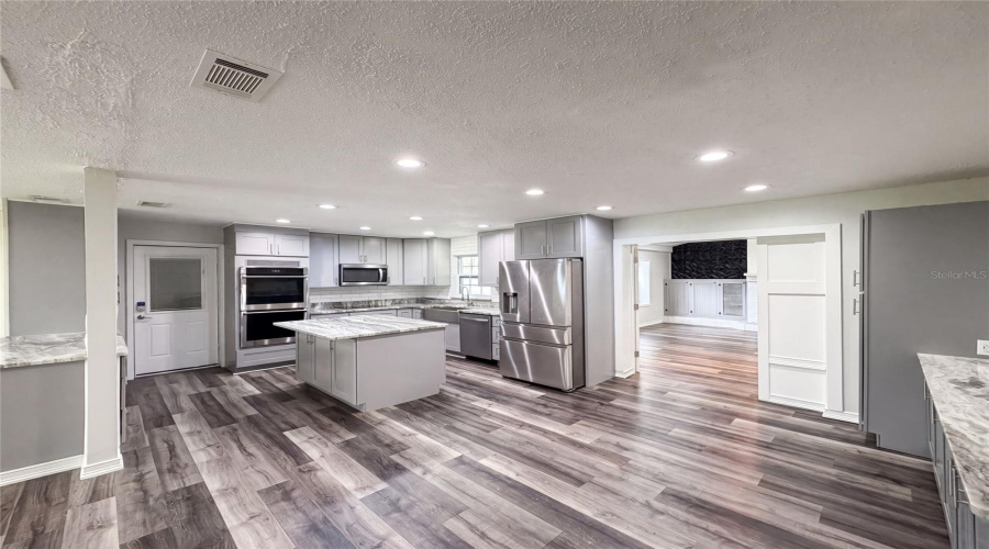 Lakeland, Florida 33801, 3 Bedroom Bedrooms, ,2 Bathroombathrooms,Residential,For Sale,Lori,0,Mfro6423651