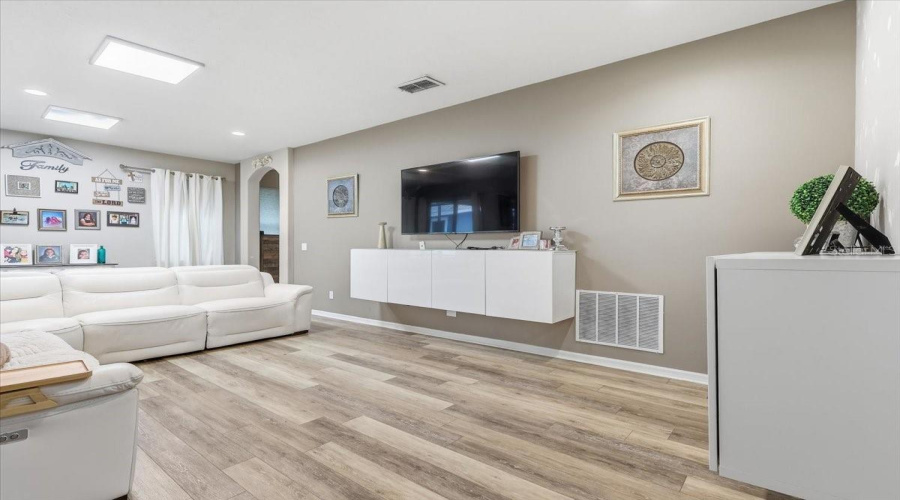 Windermere, Florida 34786, 5 Bedroom Bedrooms, ,3 Bathroombathrooms,Residential,For Sale,Blue Major,0,Mfro6359496
