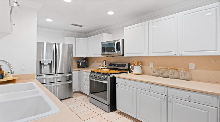 Bradenton, Florida 34208, 5 Bedroom Bedrooms, ,3 Bathroombathrooms,Residential,For Sale,29Th,0,Mfro6375044