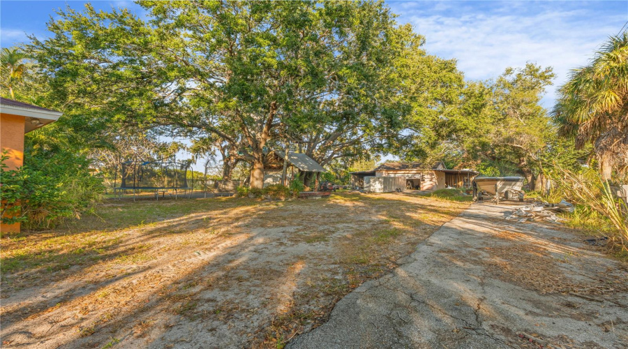 Bradenton, Florida 34208, 5 Bedroom Bedrooms, ,3 Bathroombathrooms,Residential,For Sale,29Th,0,Mfro6375044