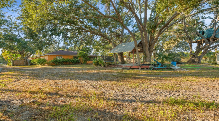 Bradenton, Florida 34208, 5 Bedroom Bedrooms, ,3 Bathroombathrooms,Residential,For Sale,29Th,0,Mfro6375044