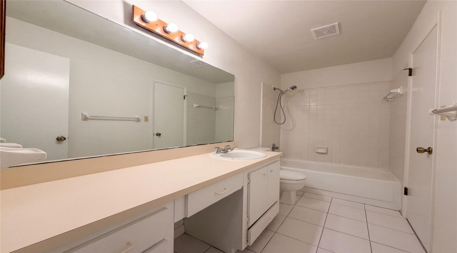 Gainesville, Florida 32606, 3 Bedroom Bedrooms, ,2 Bathroombathrooms,Residential,For Sale,29Th,0,Mfro6434007
