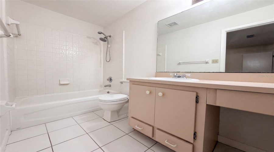 Gainesville, Florida 32606, 3 Bedroom Bedrooms, ,2 Bathroombathrooms,Residential,For Sale,29Th,0,Mfro6434007