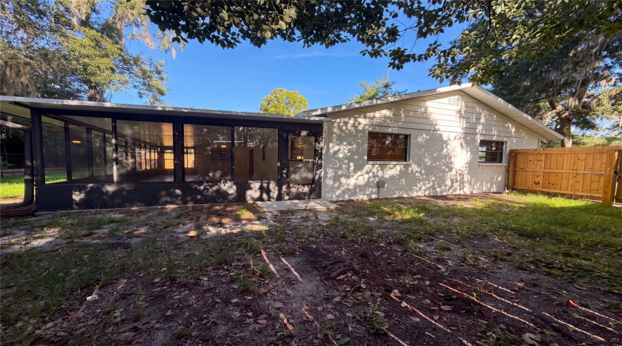 Gainesville, Florida 32606, 3 Bedroom Bedrooms, ,2 Bathroombathrooms,Residential,For Sale,29Th,0,Mfro6434007