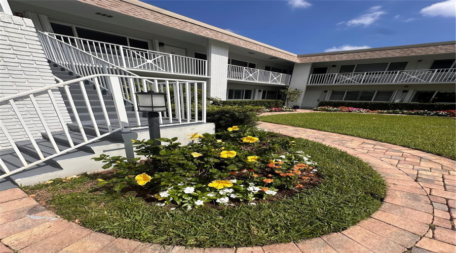 Delray Beach, Florida 33483, 2 Bedroom Bedrooms, ,1 Bathroombathrooms,Residential,For Sale,8Th,0,Mfrns1084091