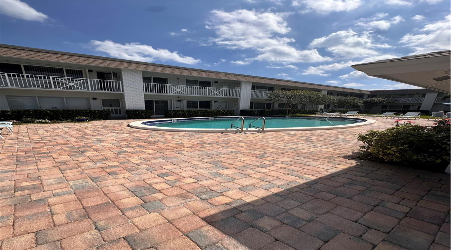 Delray Beach, Florida 33483, 2 Bedroom Bedrooms, ,1 Bathroombathrooms,Residential,For Sale,8Th,0,Mfrns1084091