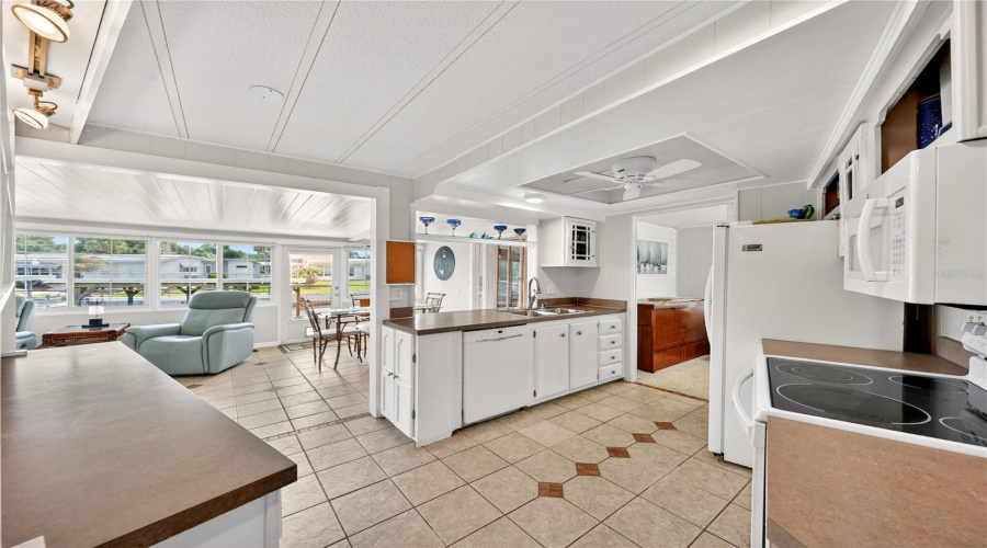 Tavares, Florida 32778, 2 Bedroom Bedrooms, ,2 Bathroombathrooms,Residential,For Sale,Todd,0,Mfrg5111601