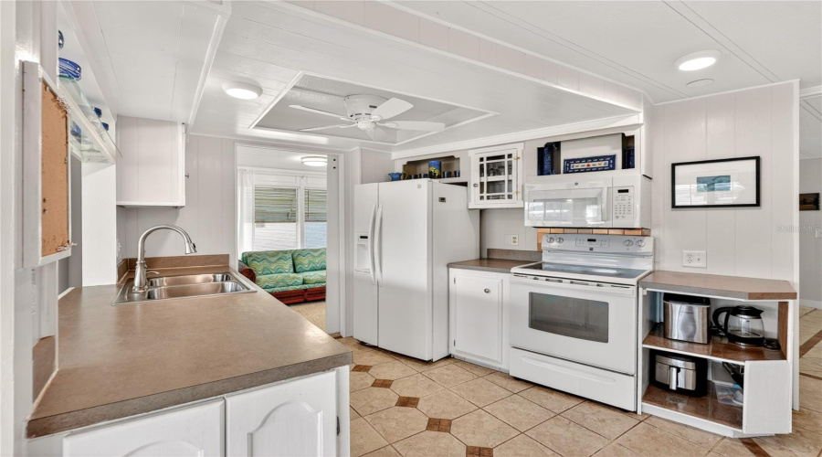 Tavares, Florida 32778, 2 Bedroom Bedrooms, ,2 Bathroombathrooms,Residential,For Sale,Todd,0,Mfrg5111601