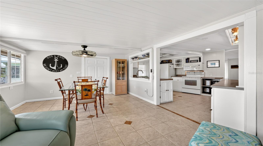 Tavares, Florida 32778, 2 Bedroom Bedrooms, ,2 Bathroombathrooms,Residential,For Sale,Todd,0,Mfrg5111601