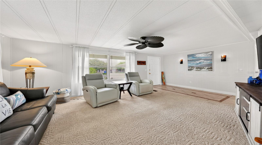 Tavares, Florida 32778, 2 Bedroom Bedrooms, ,2 Bathroombathrooms,Residential,For Sale,Todd,0,Mfrg5111601